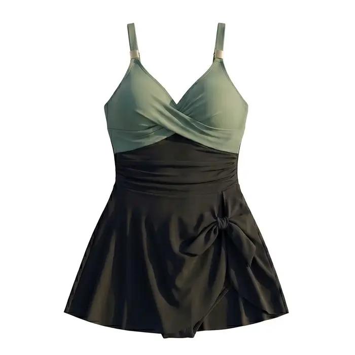 Maillot de bain femme tendance coupe ajustée sans manches col en V avec jupe plissée pour la plage