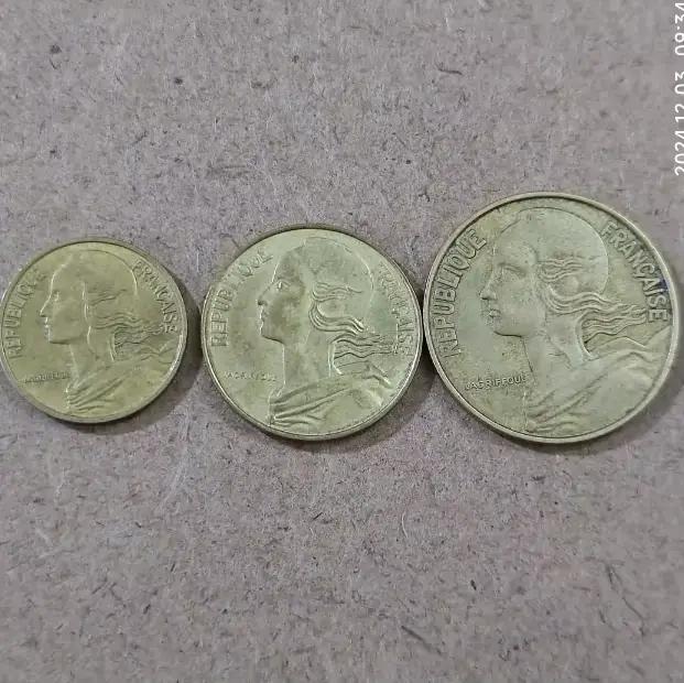 Pièces Françaises en Cuivre, ensemble de trois.