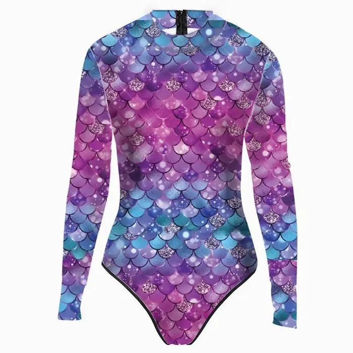 Maillot de bain une pièce vert et violet, manches longues, fermeture éclair, imprimé écailles de poi