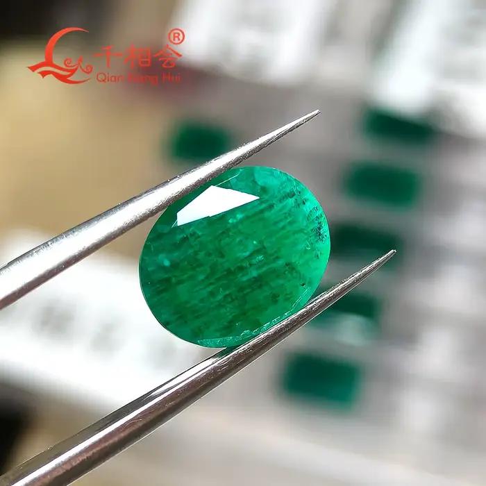 Forme ovale, couleur vert foncé opaque, taille naturelle hydrothermique cultivée en laboratoire avec