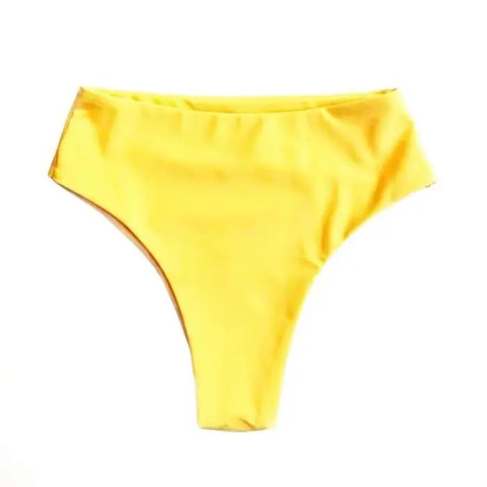 Maillots de bain et maillots de bain jaunes, librement assortis