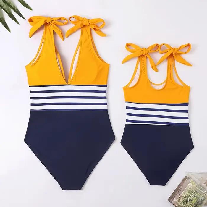 Maillot de bain à rayures pour mère et fille, vêtements de plage pour la famille, à volants