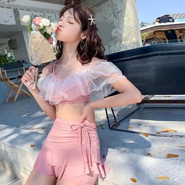 Maillot de bain deux pièces coupe ajustée avec jupe évasée