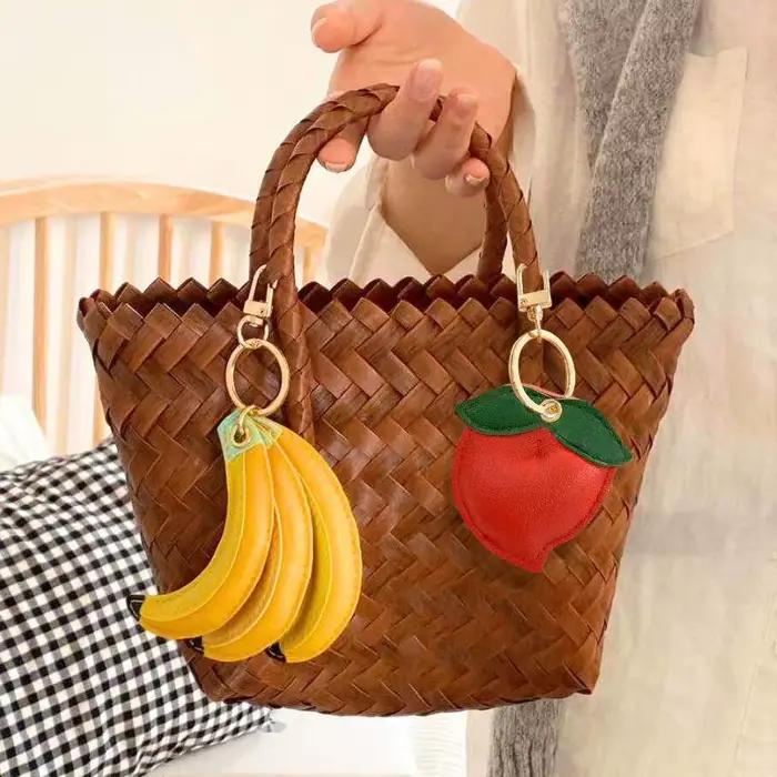 Porte-clés en cuir PU pour femmes, mignon, banane, pêche, breloques, fruits, pendentifs de sac, étanche, accessoires de sac, décor de mode