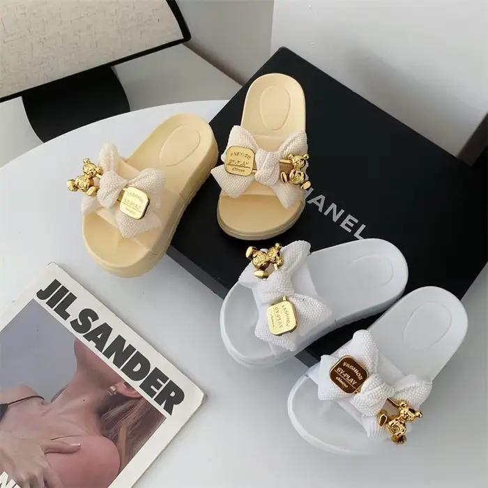 Pantoufles à la mode pour filles, chaussures simples pour enfants, semelles épaisses, pantoufles antidérapantes pour enfants