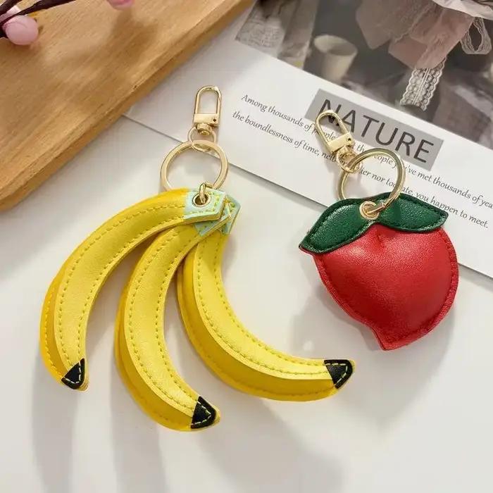 Porte-clés en cuir PU pour femmes, mignon, banane, pêche, breloques, fruits, pendentifs de sac, étanche, accessoires de sac, décor de mode