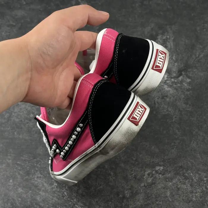 26 Les dernières chaussures de skate décontractées pour hommes et femmes, couleur rouge rose, style vieilli, effet perlé, noir poudré