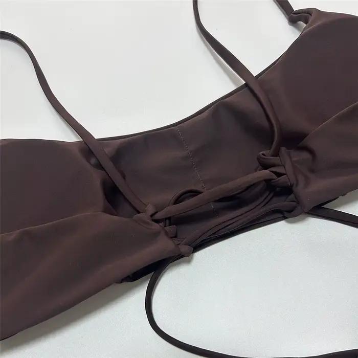 Ensemble de micro-bikini bandeau marron