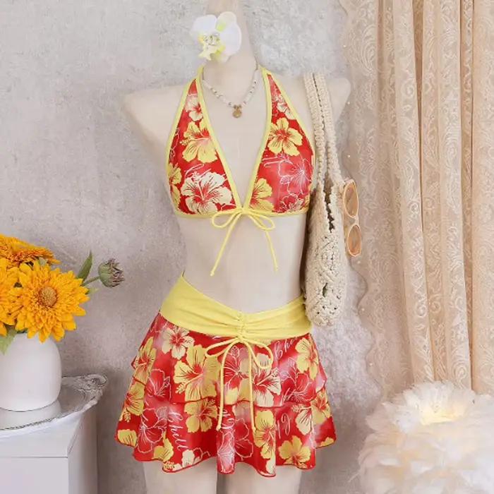 Ensemble Bikini floral trois pièces pour femmes élégant avec jupe cover-up et maillot de bain pour plage vacances et fêtes à la piscine