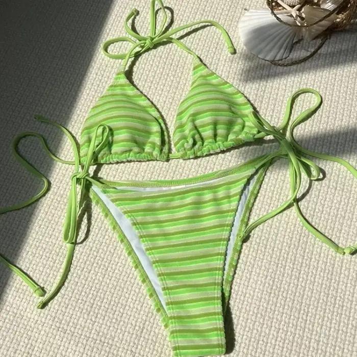 Ensemble bikini rayé pour femmes