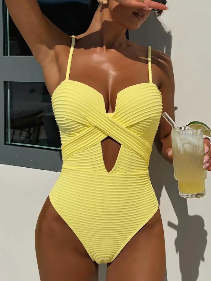 Nouveau Maillot de Bain Jaune Femme 2026 Sexy Évidé à Bretelles Une Pièce Texturé Rembourré Monokini Taille Haute Tenue de Plage