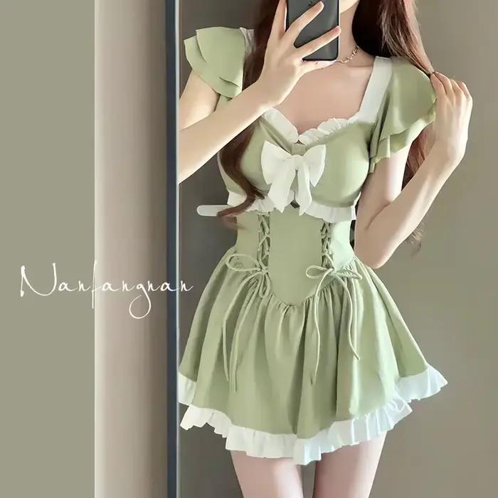 Maillot de bain une pièce de style coréen avec jupe