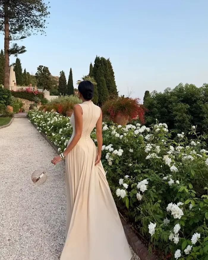 Robe de soirée Sharon Said Dubai beige à col montant, sans manches, plissée, coupe trapèze, pour cérémonie, SF153, personnalisable