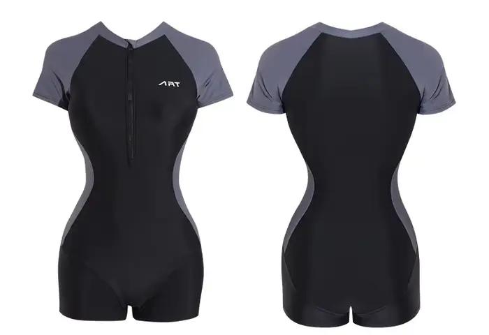 Maillot de bain une pièce à manches courtes pour femmes