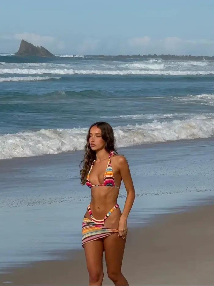 Nouveau bikini sexy rayé avec jupe