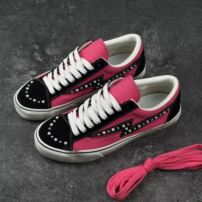 26 Les dernières chaussures de skate décontractées pour hommes et femmes, couleur rouge rose, style vieilli, effet perlé, noir poudré