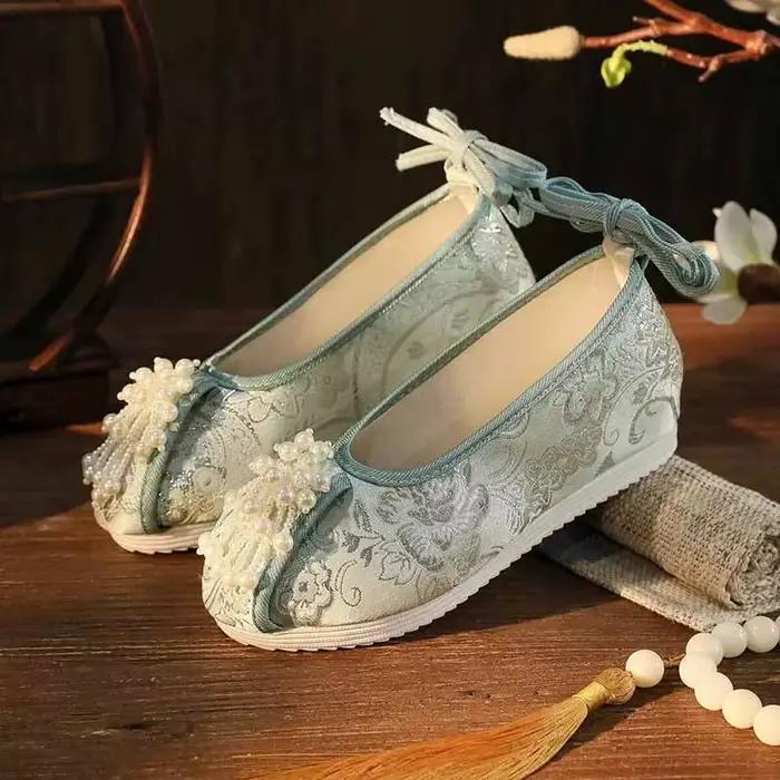 Chaussures Hanfu grande taille pour femmes 34-43 #   Chaussures chinoises Vintage en tissu de pékin pour femmes, chaussures brodées, grande taille 42 #