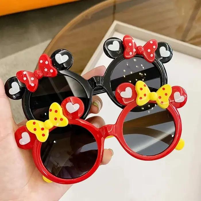 Nouveaux enfants mignon dessin animé UV400 lunettes de soleil garçons filles couleurs en plein air enfants Protection solaire lunettes de soleil bébé Sport nuances lunettes