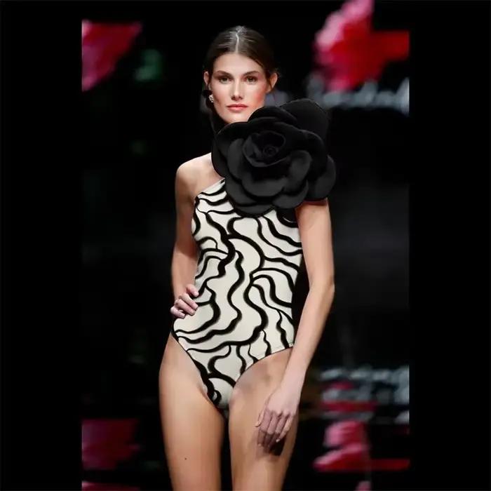Maillot de bain une pièce à fleurs