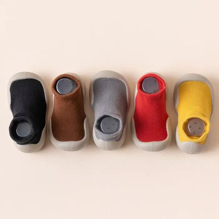 Chaussures pour bébés, premiers pas pour nouveau-nés, garçons et filles, chaussettes en tricot doux de couleur unie, semelle en caoutchouc antidérapante, chaussons pour tout-petits