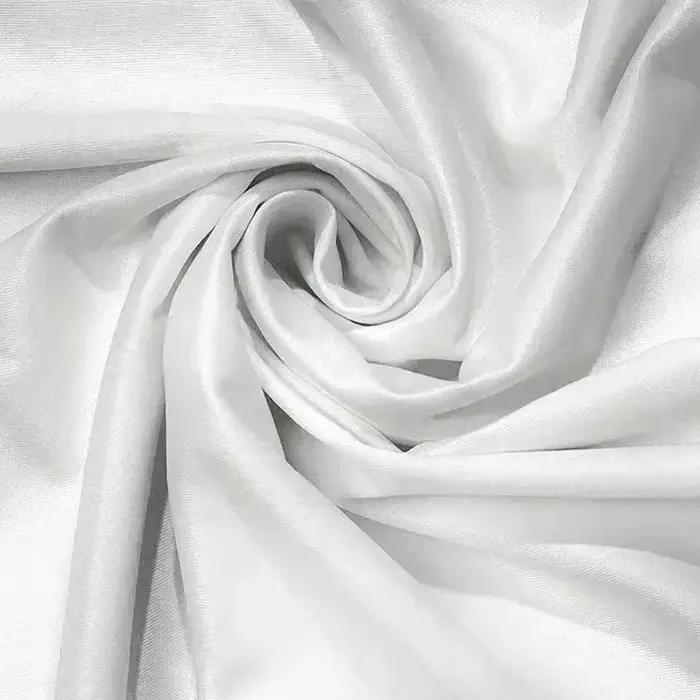 Maillot de l'équipe nationale de football pour hommes du Brésil avec perroquet tropical respirant et graphiques du drapeau brésilien. Séchage rapide, humidité-w
