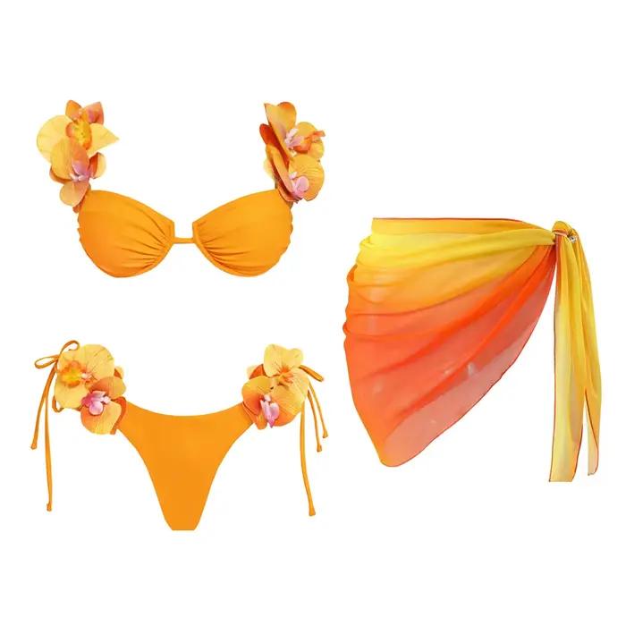 Ensemble bikini fleuri avec jupe