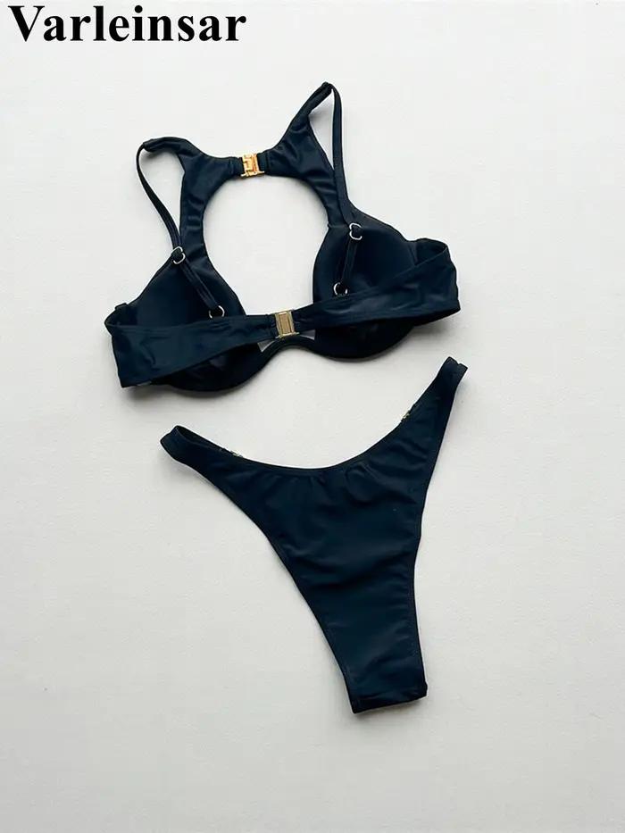 Ensemble bikini trois pièces avec jupe