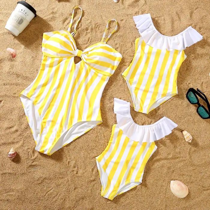 Maillots de bain assortis mère et fille 2026 Nouveaux maillots de bain familiaux à volants une pièce et shorts de bain pour les vacances à la plage