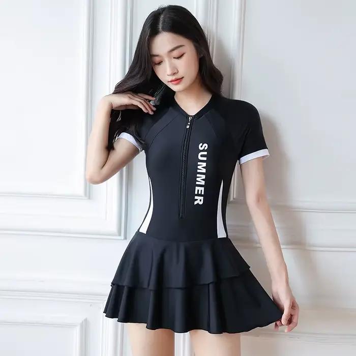 Le nouveau maillot de bain grande taille convient aux femmes pour regarder mince