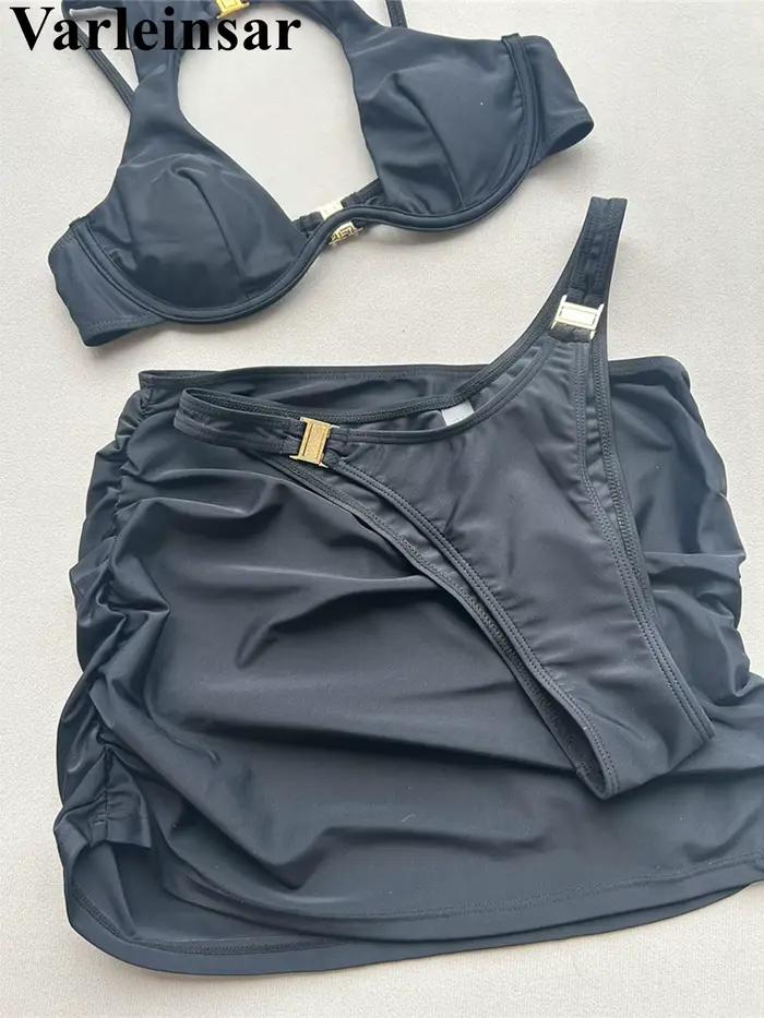 Ensemble bikini trois pièces avec jupe