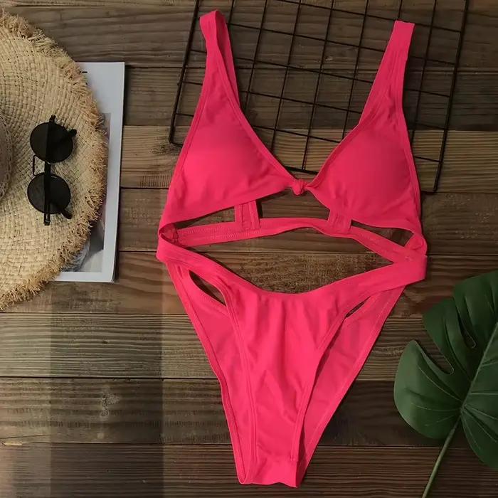 Sexy découpé une pièce maillot de bain femmes maillots