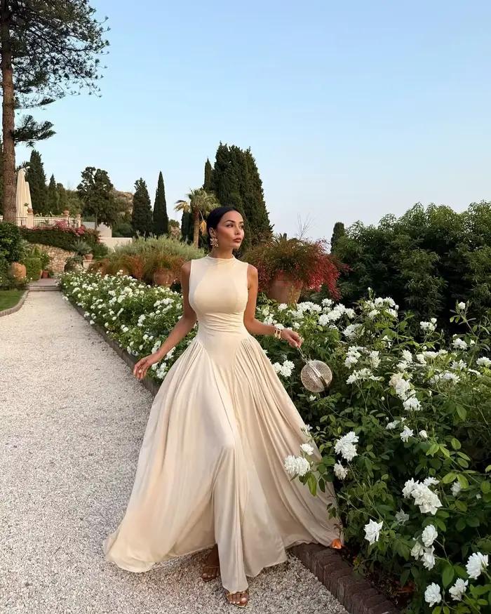 Robe de soirée Sharon Said Dubai beige à col montant, sans manches, plissée, coupe trapèze, pour cérémonie, SF153, personnalisable