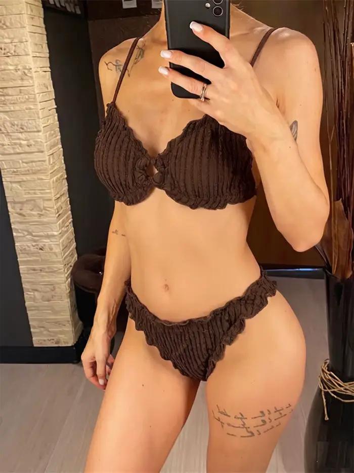 Maillot de bain bikini froissé à volants pour femme