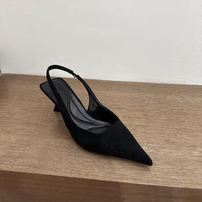 Printemps grande taille saison de vente sandales à talons aiguilles pointues élégantes mode imprimé léopard Design Niche française talons hauts pour femmes.