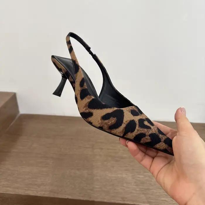 Printemps grande taille saison de vente sandales à talons aiguilles pointues élégantes mode imprimé léopard Design Niche française talons hauts pour femmes.