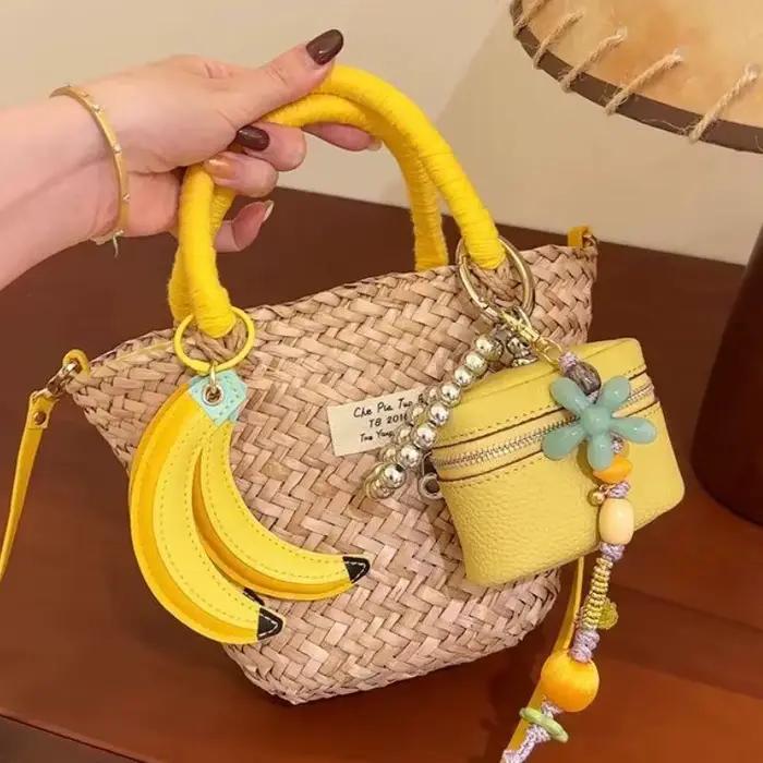 Porte-clés en cuir PU pour femmes, mignon, banane, pêche, breloques, fruits, pendentifs de sac, étanche, accessoires de sac, décor de mode