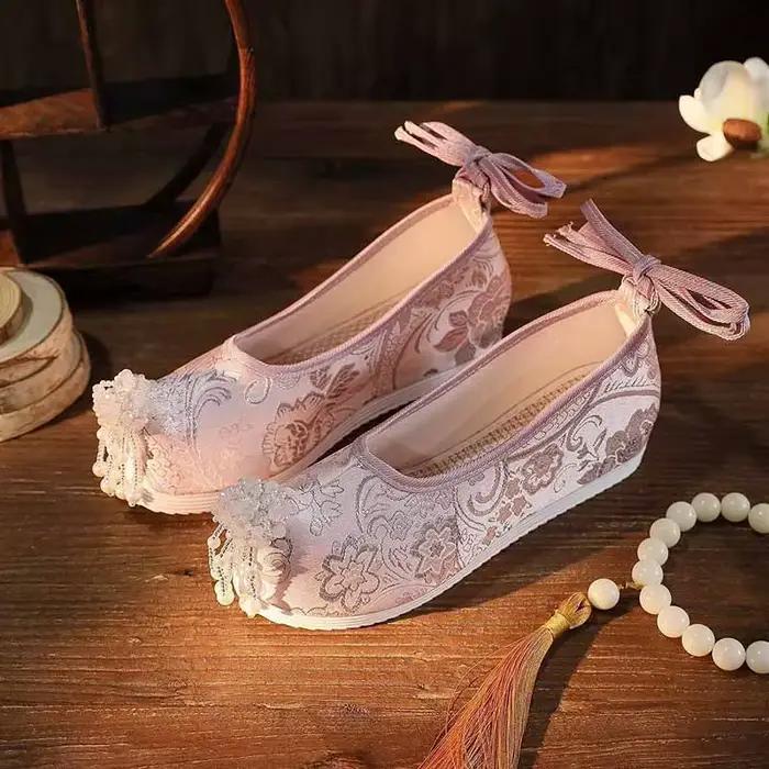 Chaussures Hanfu grande taille pour femmes 34-43 #   Chaussures chinoises Vintage en tissu de pékin pour femmes, chaussures brodées, grande taille 42 #