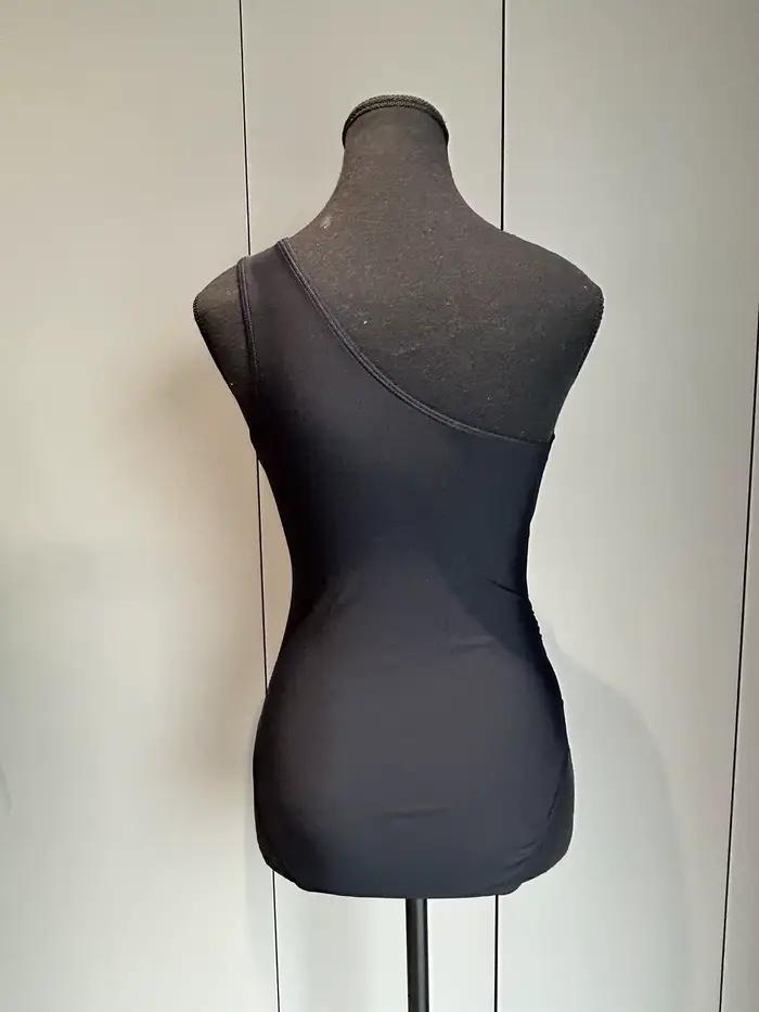 Maillot de bain asymétrique sexy pour femme avec découpes