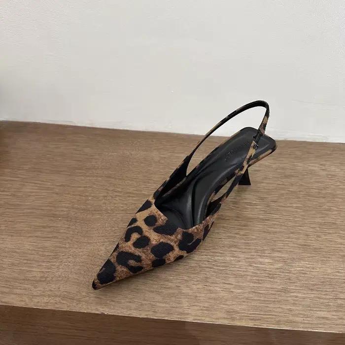 Printemps grande taille saison de vente sandales à talons aiguilles pointues élégantes mode imprimé léopard Design Niche française talons hauts pour femmes.
