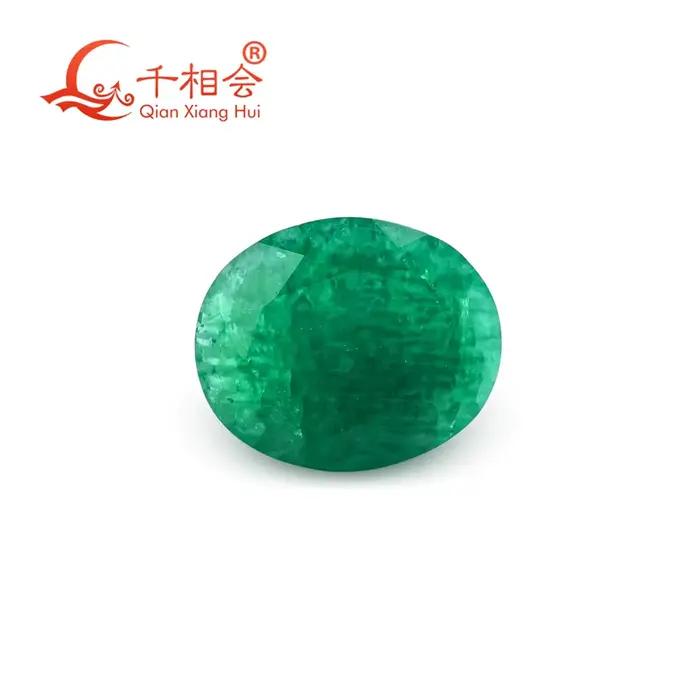 Forme ovale, couleur vert foncé opaque, taille naturelle hydrothermique cultivée en laboratoire avec peu d'inclusions mineures pour la création de bijoux