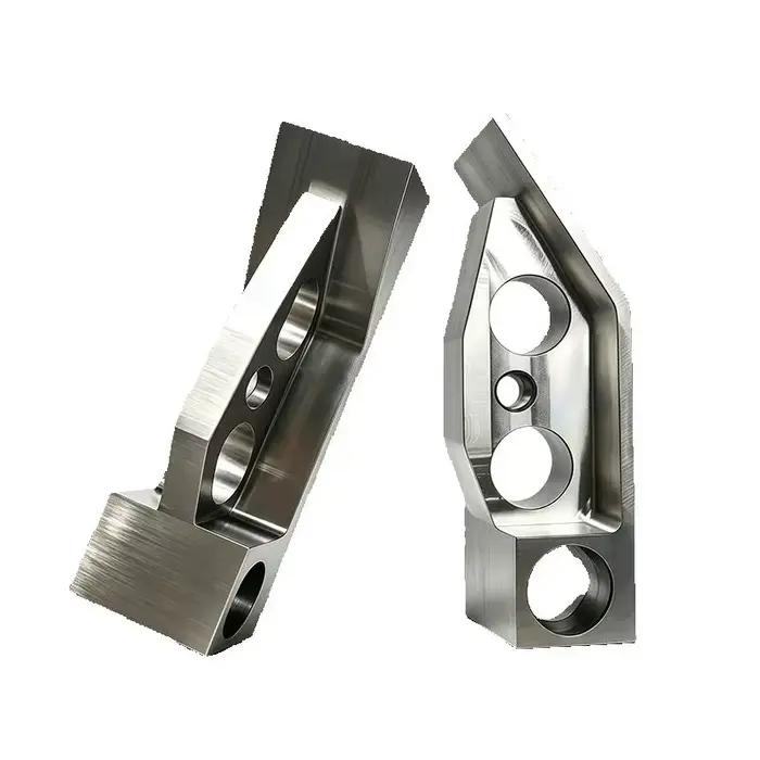 Composants en laiton, cuivre et acier inoxydable usinés CNC, pièces métalliques personnalisées pour les systèmes de plomberie et d'électricité