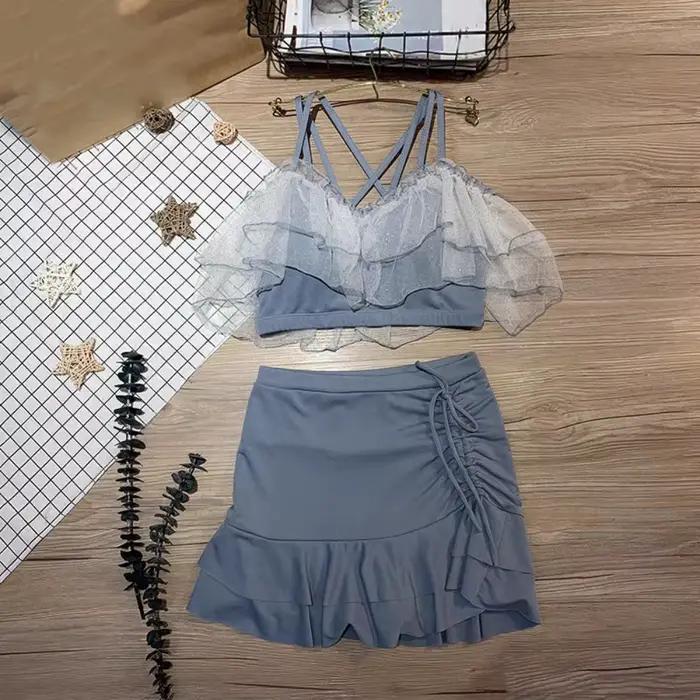 Maillot de bain deux pièces coupe ajustée avec jupe évasée