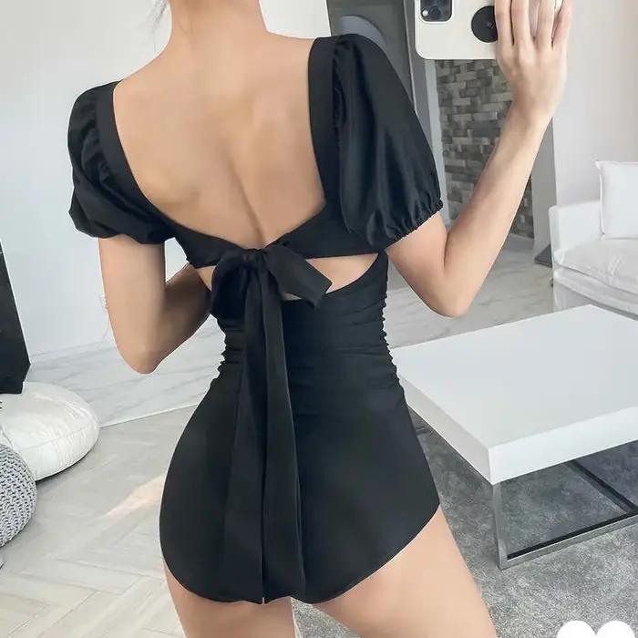 Maillot de bain une pièce tendance avec manches lanternes et dos nu pour femme