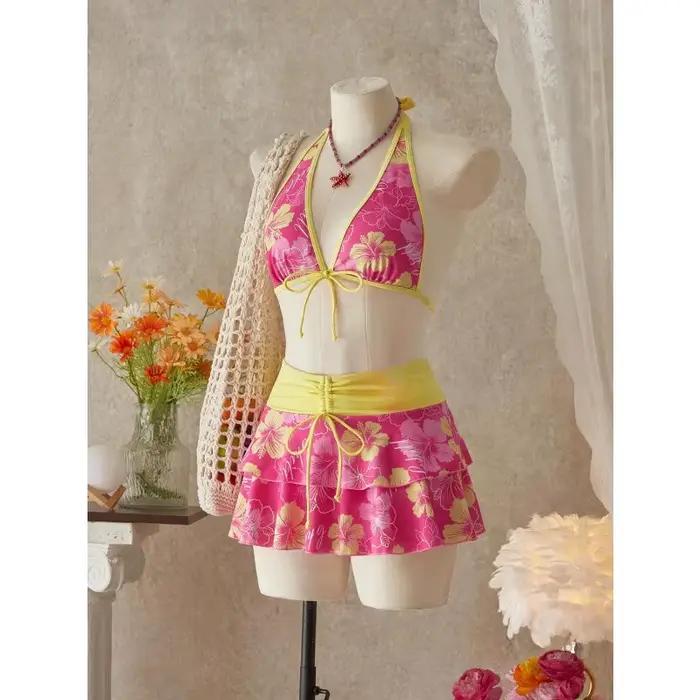 Ensemble Bikini floral trois pièces pour femmes élégant avec jupe cover-up et maillot de bain pour plage vacances et fêtes à la piscine