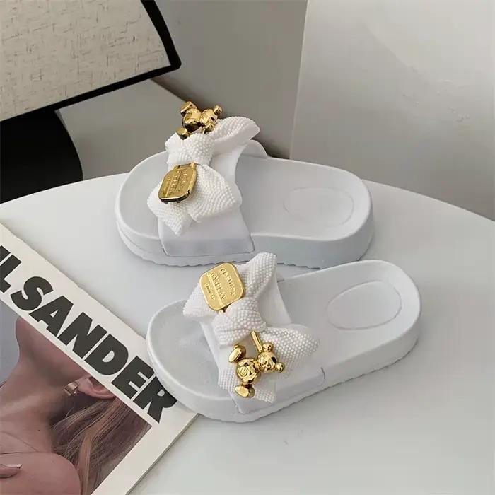 Pantoufles à la mode pour filles, chaussures simples pour enfants, semelles épaisses, pantoufles antidérapantes pour enfants