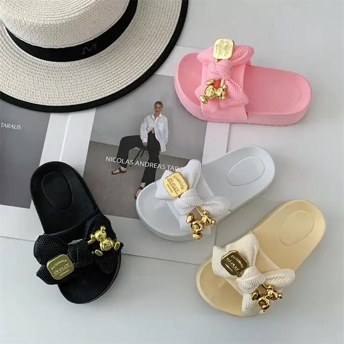 Pantoufles à la mode pour filles, chaussures simples pour enfants, semelles épaisses, pantoufles antidérapantes pour enfants
