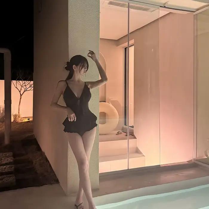 Noir une pièce maillot de bain femme 2025 coréen maillots