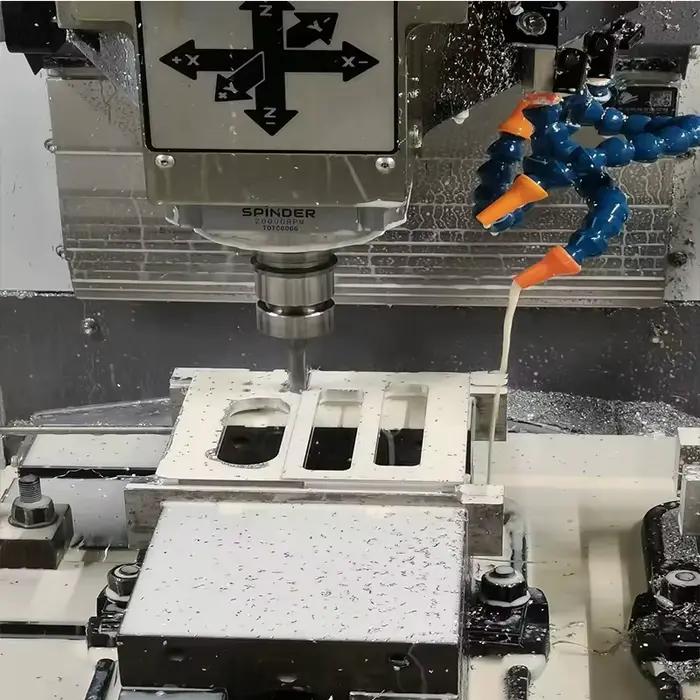Composants en laiton, cuivre et acier inoxydable usinés CNC, pièces métalliques personnalisées pour les systèmes de plomberie et d'électricité