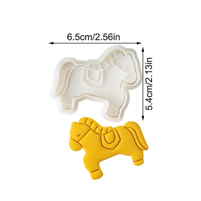 Emporte-pièce en forme de cheval de dessin animé, moule à biscuits en relief pour fondant, décoration de gâteaux pour la fête du Nouvel An 2026, outils de pâtisserie pour biscuits