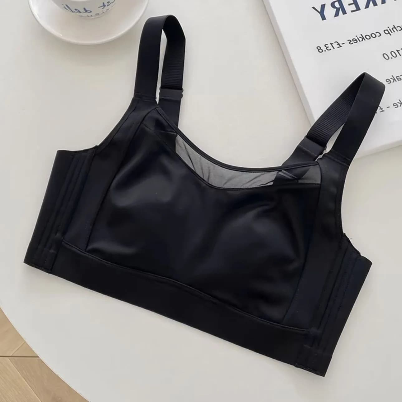 Les gros seins apparaissent petits sous-vêtements sans couture pour les femmes avec des seins latéra